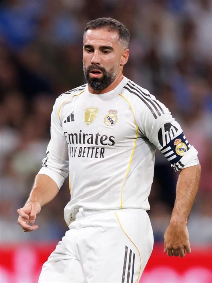 Մադրիդի «Ռեալի» ավագ Դանիել Կարվախալը ծնկի վնասվածքից հետո վիրահատվել է։ Առաջիկայում նա կսկսի վերականգնողական փուլը եւ բաց կթողնի 2-3 ամիս, հաղորդում է Արքայական ակումբի կայքը։ 33-ամյա իսպանացի պաշտպանը Լա Լիգայի 7-րդ տուրի խաղում ստացել էր սրունքի մկանային վնասվածք, «Ռեալը» 2:5 հաշվով պարտվել էր «Աթլետիկոյին»։ Կարվախը խաղադաշտ էր վերադարձել «Բարսելոնայի» դեմ Լա Լիգայի 10-րդ տուրի խաղում՝ դուրս գալով փոխարինման վերջնամասում։ «Ռեալը» հաղթել էր 2:1 հաշվով։ Ընթացիկ մրցաշրջանում Կարվախալը մասնակցել է 8 հանդիպման բոլոր մրցաշարերում, արդյունավետ գործողություններով աչքի չի ընկել։ Հետևեք NEWS.am SPORT-ին Facebook-ում, Twitter և Telegram-ում