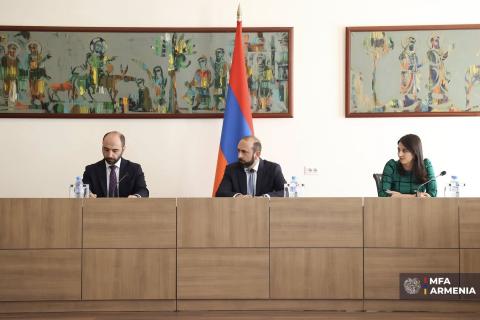 Министр иностранных дел представил иностранным журналистам и экспертам приоритеты внешней политики Армении