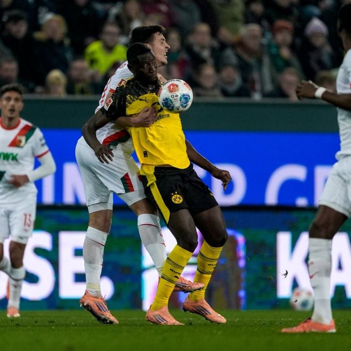 Գերմանիայի Բունդեսլիգայի առաջնության 9-րդ տուրում Դորտմունդի «Բորուսիան» հյուրընկալվեց «Աուգսբուրգին» եւ առավելության հասավ նվազագույն հաշվով։ 37-րդ րոպեին աչքի ընկավ գվինեացի հարձակվող Սերու Գիրասին։ «Բորուսիան» 20 միավորով երկրորդն է, «Աուգսբուրգը» 15-րդն է՝ 7 միավոր։ Գերմանիայի առաջնություն, 9-րդ տուր «Աուգսբուրգ» - «Բորուսիա Դորտմունդ»՝ 0:1 (տեսանյութ) Սերու Գիրասի, 37 Standings provided by Sofascore Հետևեք NEWS.am SPORT-ին Facebook-ում, Twitter և Telegram-ում