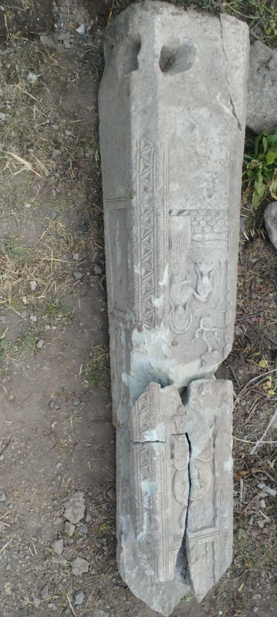 Во время замены труб в Лернаовите обнаружена уникальная стела раннего средневековья (фотографии)