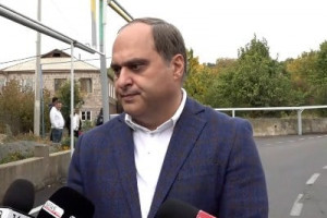 Գարեգին Երկրորդի եղբորն ու եղբորորդուն փորձում են տանել կալանքի. Զոհրաբյան