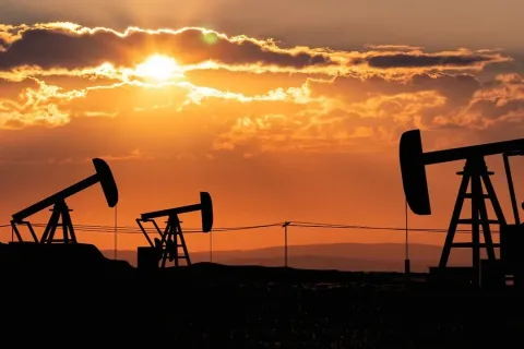 Цены на нефть снизились - 21/11/25