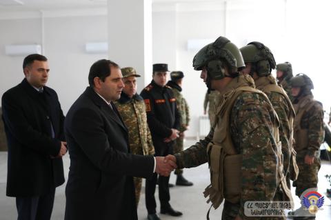 Сурен Папикян в одной из воинских частей ознакомился со строительными работами по инфраструктуре