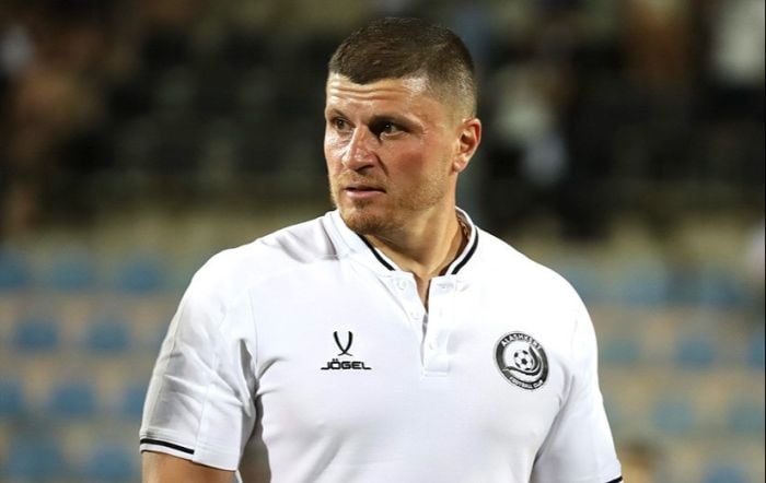 Հայաստանի ֆուտբոլի ֆեդերացիան ամփոփել է Հայաստանի «Տարվա լավագույն մարզիչ» մրցանակի քվեարկության արդյունքները։ 13 ձայնով լավագույնը «Ալաշկերտի» գլխավոր մարզիչ Վահե Գևորգյանն է։ Երևանյան ակումբն այս պահին 4-րդն է Fastex Պրեմիեր լիգայում։ Անցնող տարում Վահե Գևորգյանը աշխատել է նաև «Վանում»։ Չարենցավանը ներկայացնող ակումբը 2024/25 մրցաշրջանի արդյունքներով Fastex Պրեմիեր լիգայում գրավել էր 5-րդ տեղը։ Հայաստանի ազգային հավաքականի գլխավոր մարզիչ Եղիշեք Մելիքյանը ստացել է 9 ձայն, «Արարատ-Արմենիայի» նախկին գլխավոր մարզիչ Վարդան Մինասյանը ստացել է 3 ձայն։ Հետևեք NEWS.am SPORT-ին Facebook-ում, Twitter և Telegram-ում