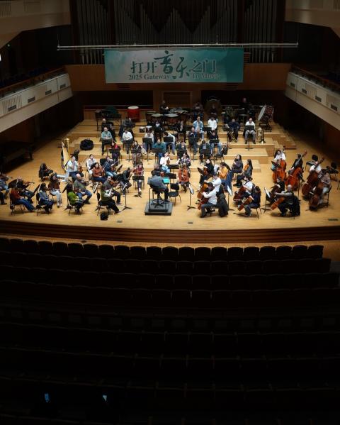 Государственный симфонический оркестр Армении находится в Китае