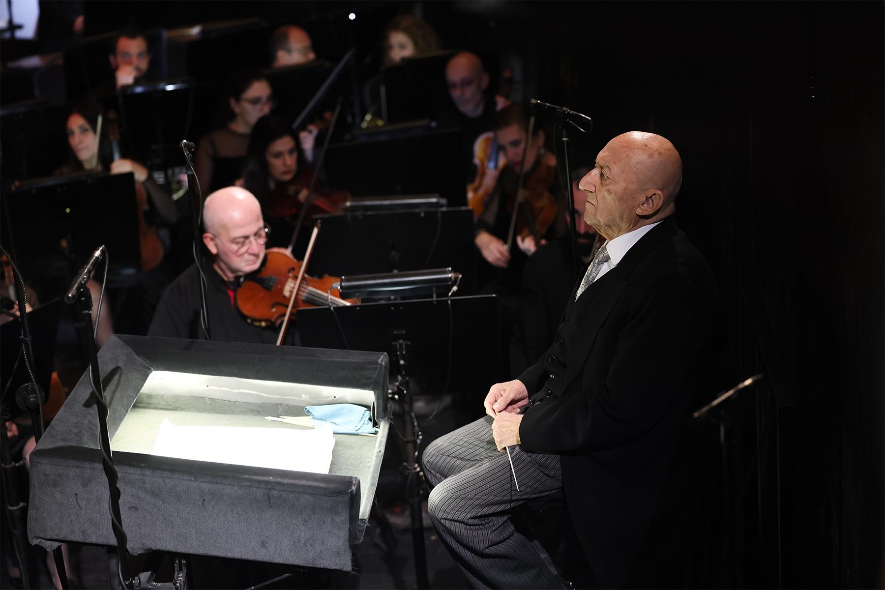 Возможно, это изображение скрипка, кларнет и фортепиано