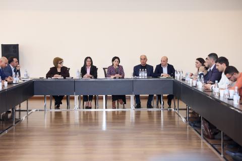 Министр образования, науки, культуры и спорта РА встретился с представителями спортивных федераций