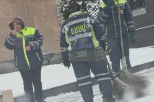 Պարո՛ն Ավինյան, ԵԱՍՄ հիմնարկում ցախավելներն են կախարդակա՞ն, կամ ունիվերսա՞լ, թե՞ հիմնարկը ձյուն մաքրող բահեր չունի. ավագանի