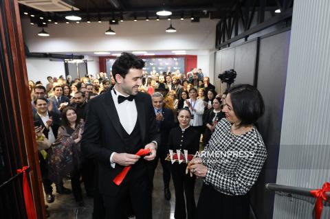 Национальный театр открыл сезон в собственном здании спектаклем «Чудо Святого Антония»