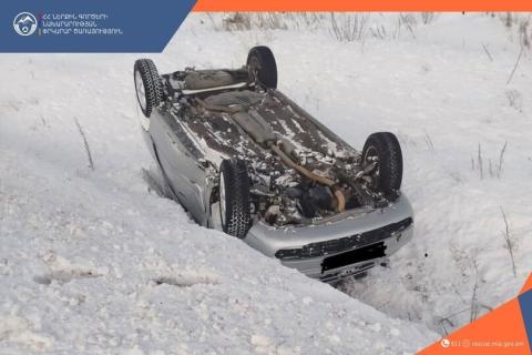 Մարալիկ-Արթիկ խաչմերուկին ավտոմեքենա է կողաշրջվել․ օգնության են հասել փրկարարները