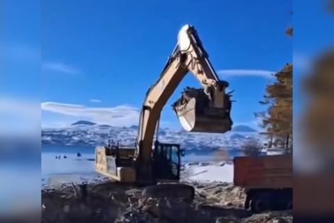 На прибрежных территориях озера Севан демонтируются незаконно возведенные строения