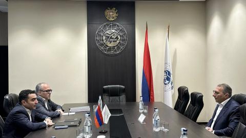 Обсуждение вопросов, связанных с операциями, предоставляемыми «Америабанком» АЭС