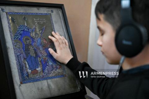 Մատենադարանը մեկնարկեց «Շոշափելով մատյանները» ներառական ծրագիրը