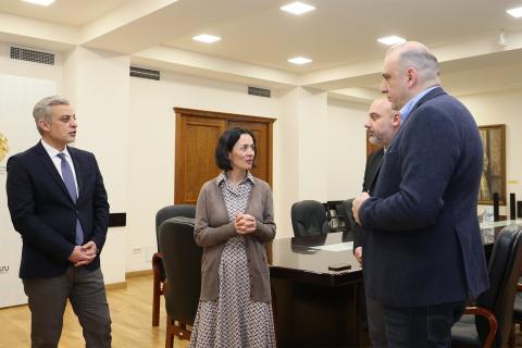 Ակվարելային նկարները նվիրաբերվել են ԿԳՄՍ նախարարությանը և ՀՀ նկարիչների միությանը