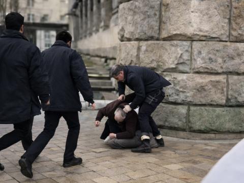 В Вашингтоне демонстранты сообщили о нападении со стороны охранников Алиева