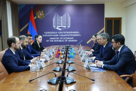 Папоян и Иманбаев обсудили вопросы увеличения инвестиционных потоков из Казахстана в Армению