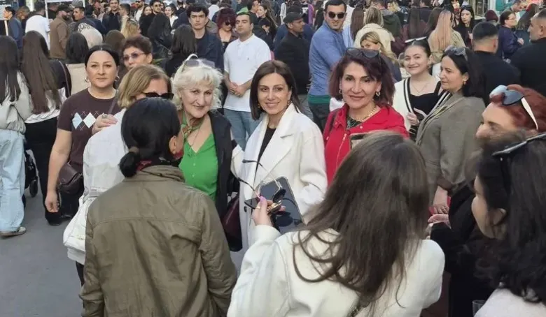 Քաղաքացու օրը` մեր սիրելի քաղաքացիների հետ: Այս մասին ֆեյսբուքյան իր էջում գրել է առողջապահության նախարար Անահիտ Ավանեսյանը։