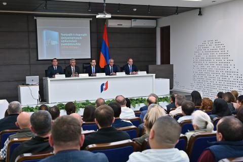 Председатель КГД встретился с мелкими налогоплательщиками